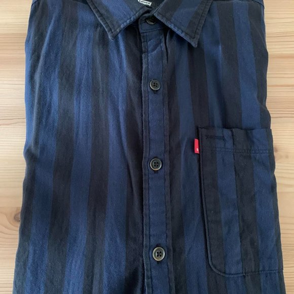 Levis size M long sleeve striped shirt - Picture 5 of 6